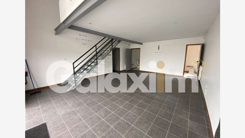 Loue local commercial bureaux 160m² + parking Bruz