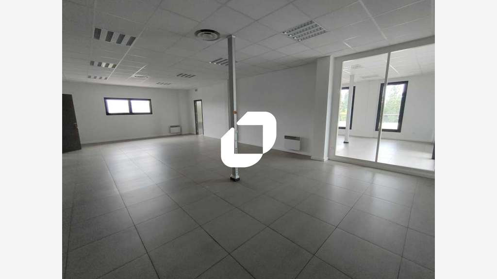 A louer Bureaux 125m² Buc