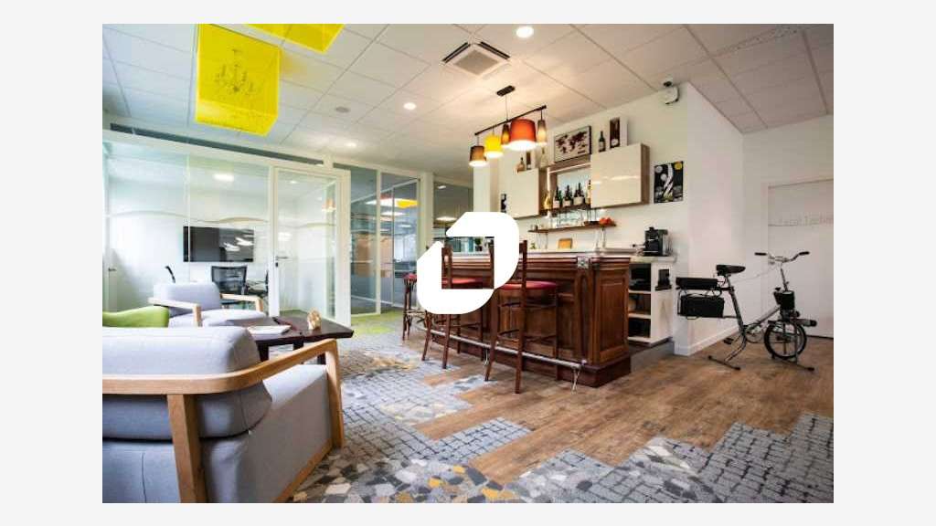A louer Bureaux 356m² Buc
