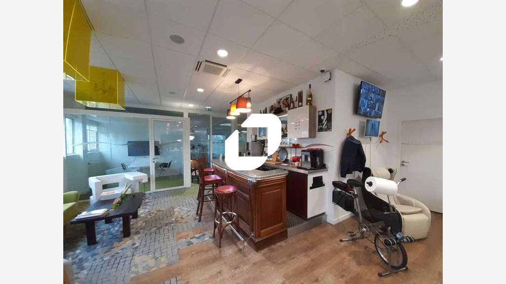 A louer Bureaux 356m² Buc