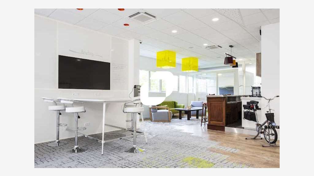 A louer Bureaux 356m² Buc
