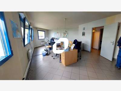 A louer Bureaux 92m² Buchelay