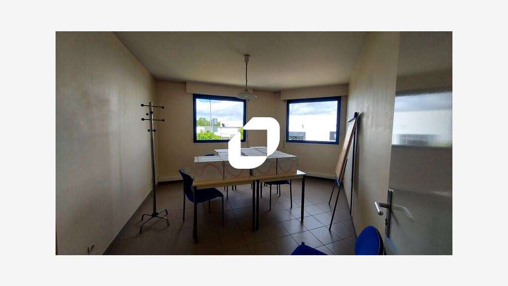 A louer Bureaux 92m² Buchelay