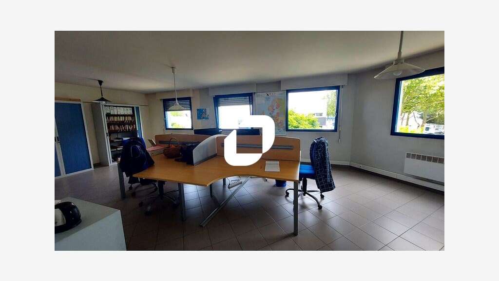 A louer Bureaux 92m² Buchelay