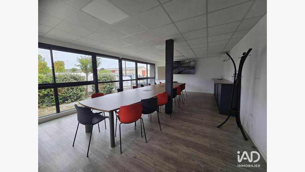 A louer bureau 19m² centre d'affaires à Buros