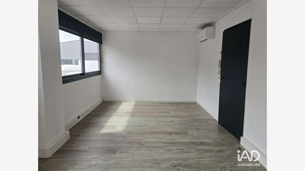 A louer bureau 19m² centre d'affaires à Buros
