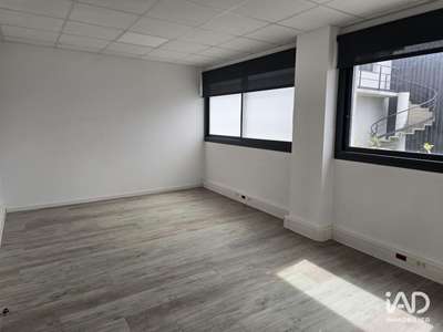 A louer bureau 19m² centre d'affaires à Buros