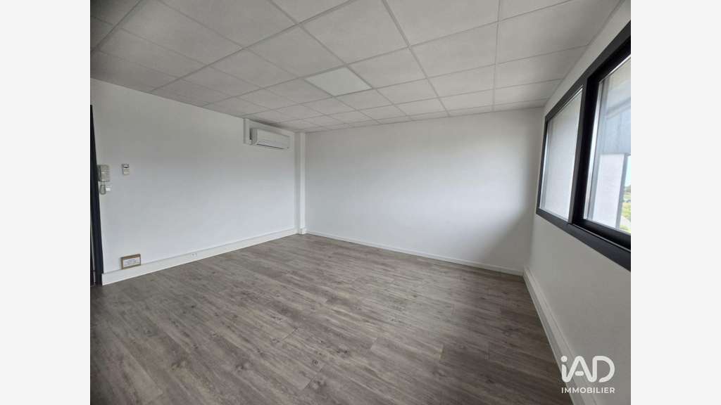 A louer bureau 24m² R+1 à Buros