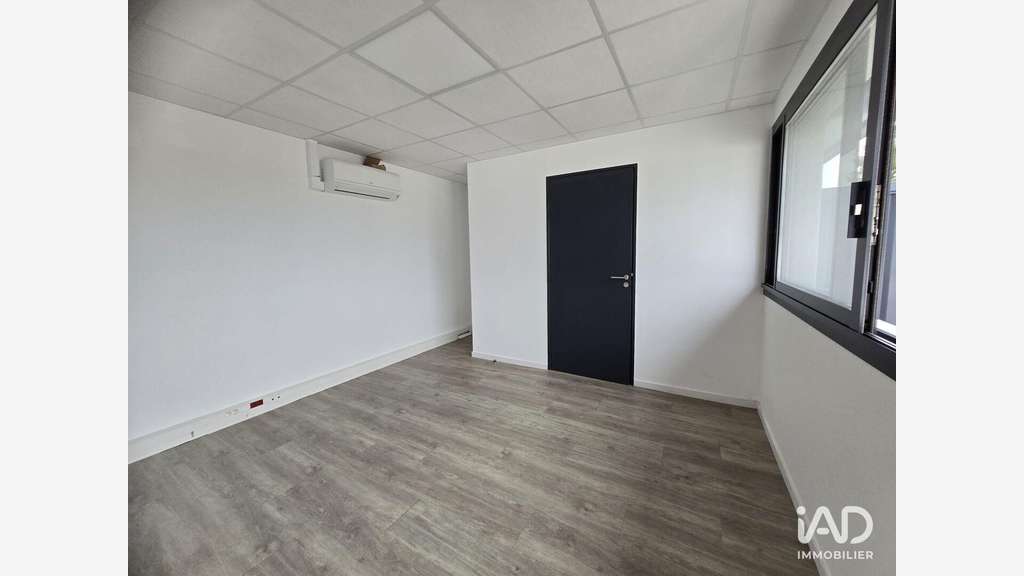A louer bureau 16m² R+1 à Buros centre d'affaires