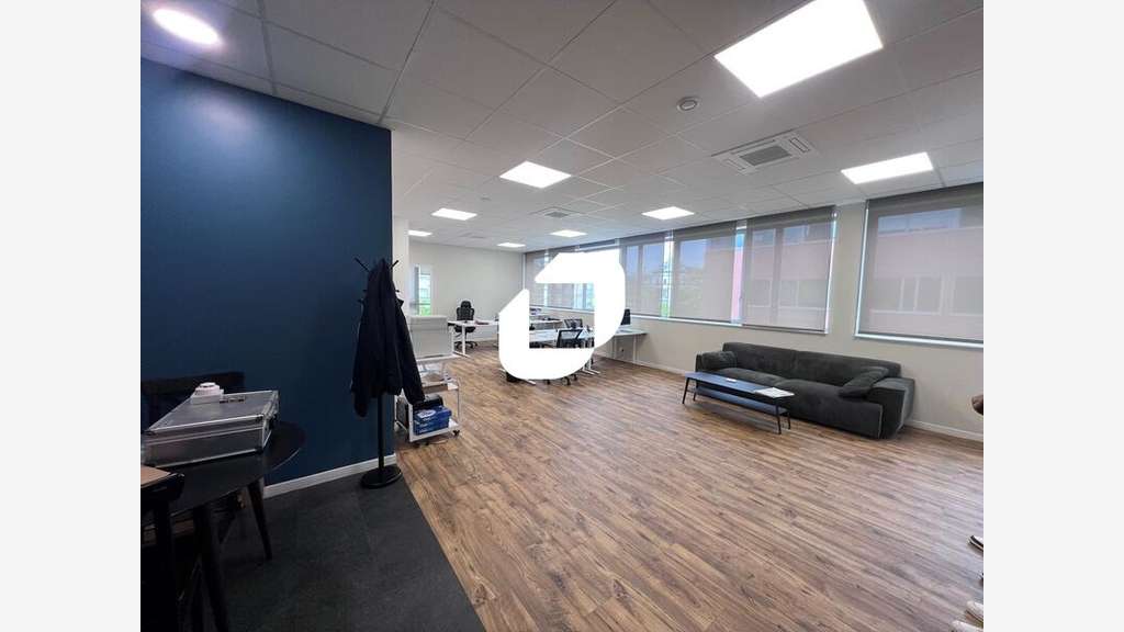 A louer Bureaux 83m² Bussy saint georges