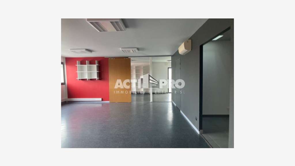 À louer bureaux 110 m² lumineux en R+1 Cabestany
