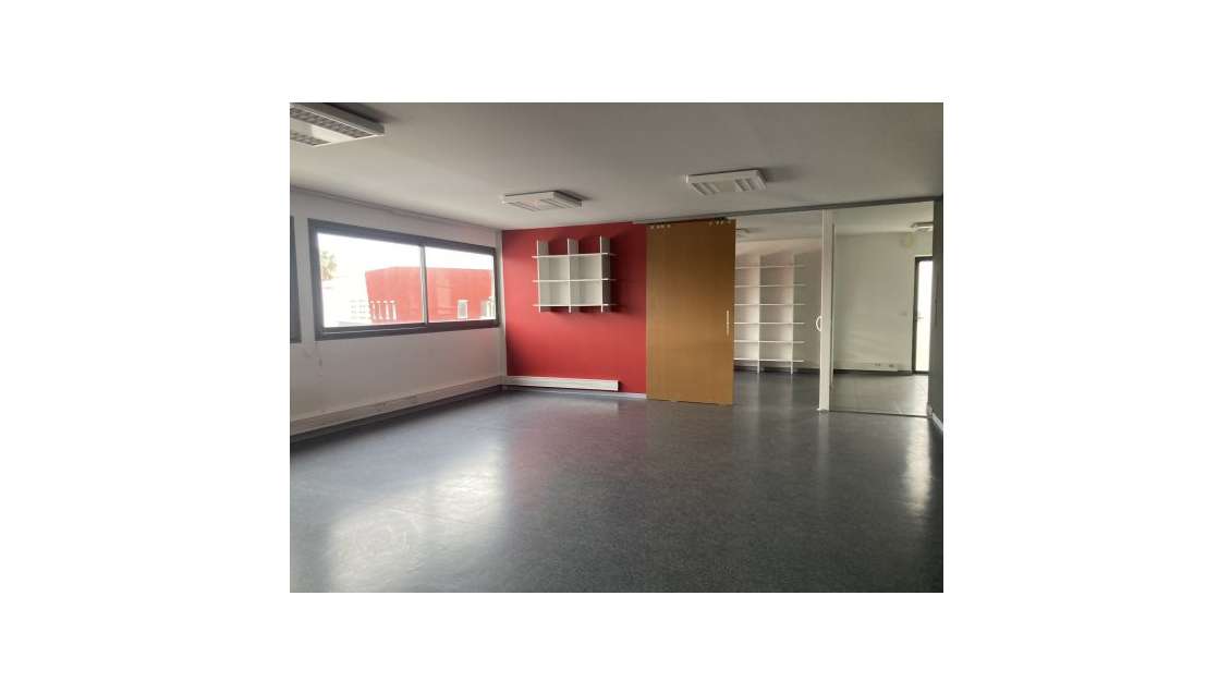 A louer bureaux 110m² lumineux R+1 Cabestany