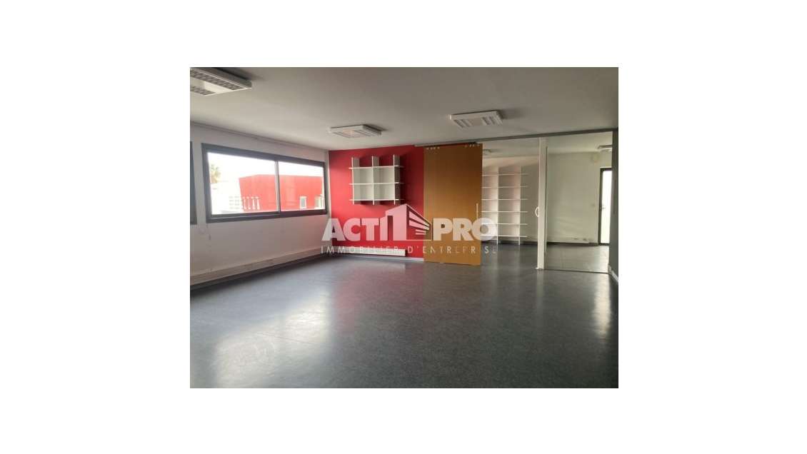 A louer bureaux 110m² lumineux R+1 Cabestany