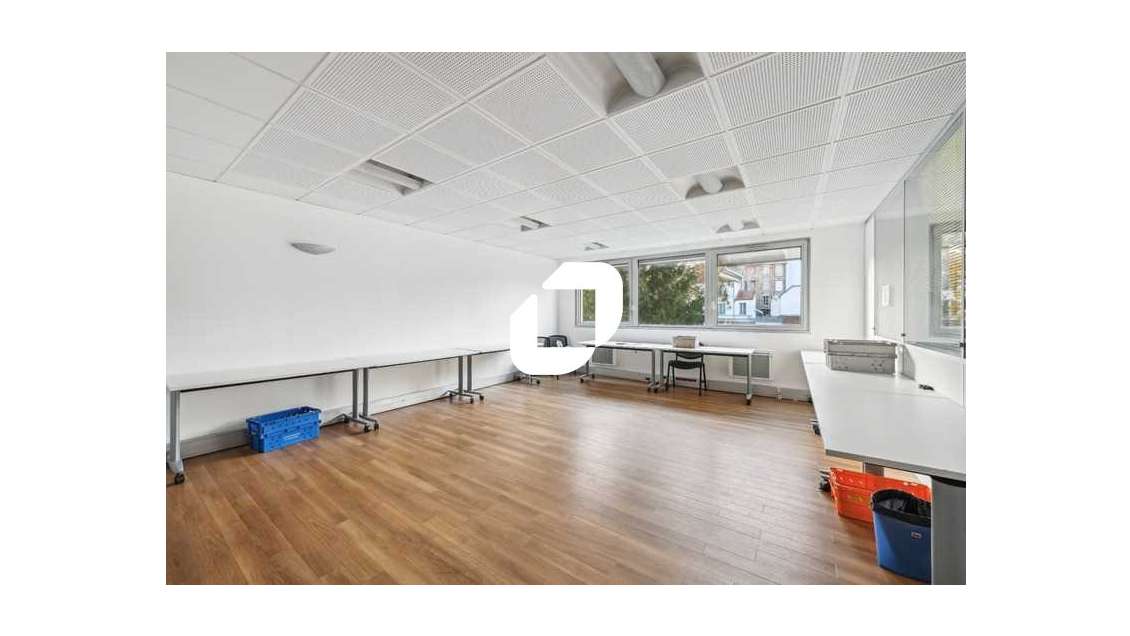 A louer Bureaux 243m² Cachan