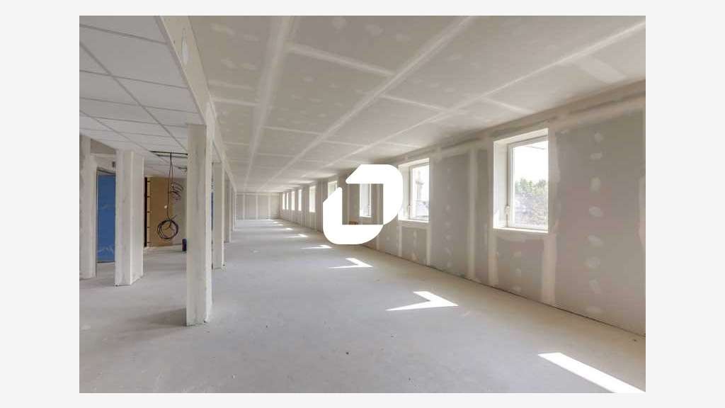 A louer Bureaux 780m² Cachan
