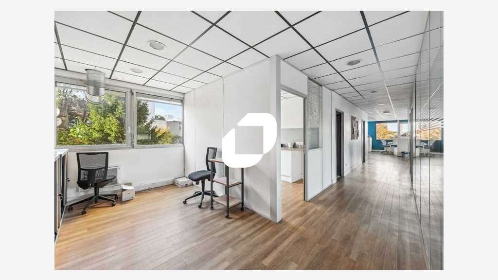 A louer Bureaux 2259m² Cachan