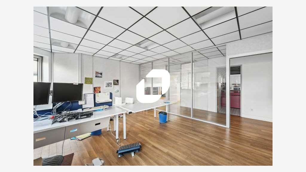 A louer Bureaux 2259m² Cachan