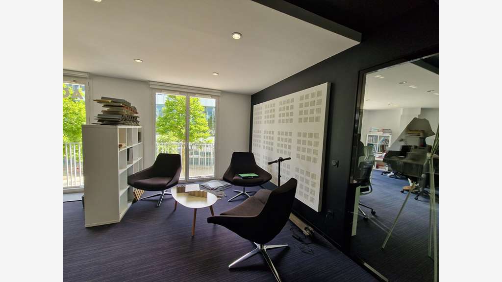 Loue 215m² de bureaux de standing à Caen centre