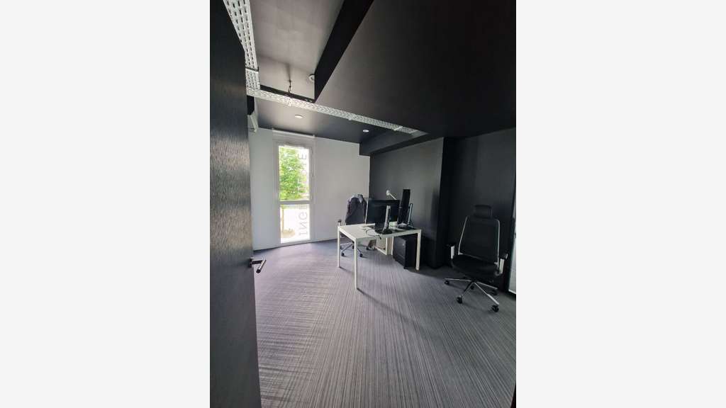Loue 215m² de bureaux de standing à Caen centre