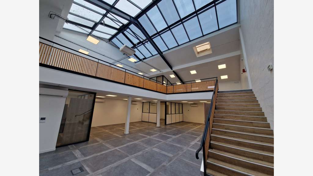 A louer bureaux 382m² sur 2 niveaux à Caen centre