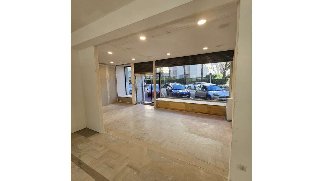 Situé dans un environnement dynamique au cur de C