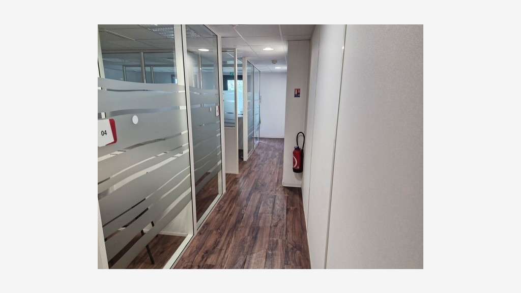 À LOUER BUREAUX 1 100 m² CAGNES-SUR-MER PROC