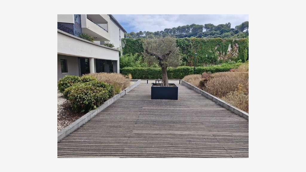 À LOUER BUREAUX 1 100 m² CAGNES-SUR-MER PROC