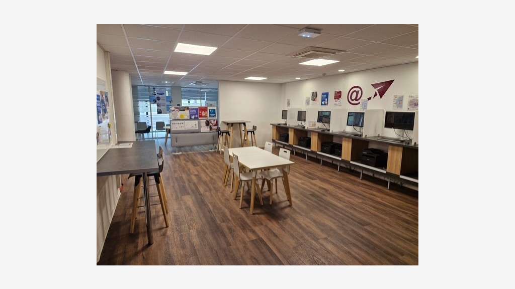 À LOUER BUREAUX 1 100 m² CAGNES-SUR-MER PROC