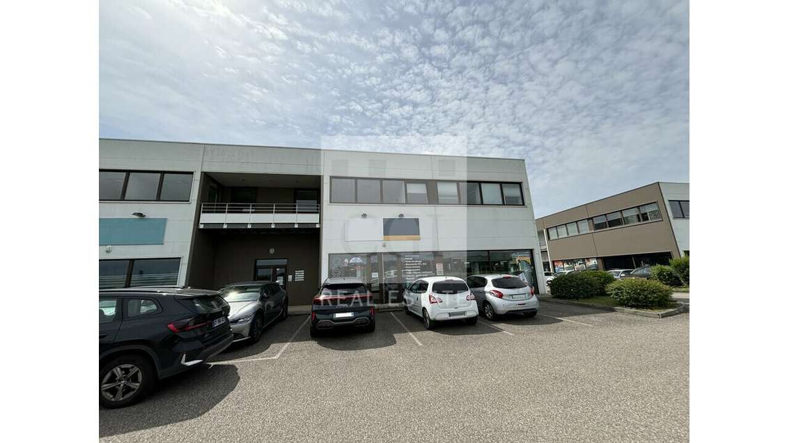 Bureaux 149m² à louer à Cailloux-sur-Fontaines