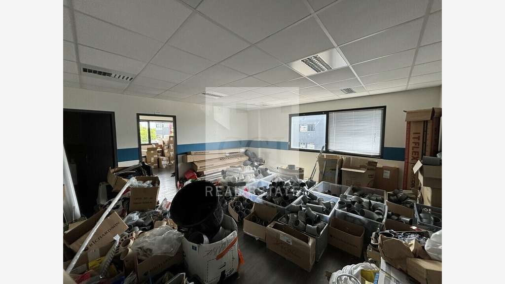 A louer bureaux dès 43m² à Cailloux-sur-Fontaines