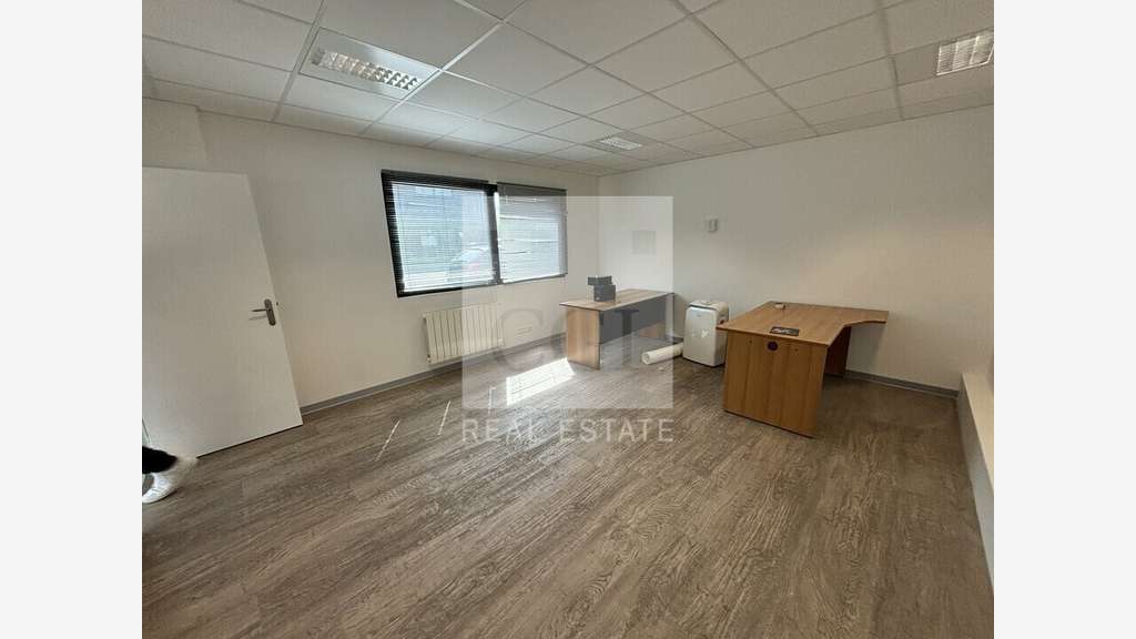 A louer bureaux dès 43m² à Cailloux-sur-Fontaines