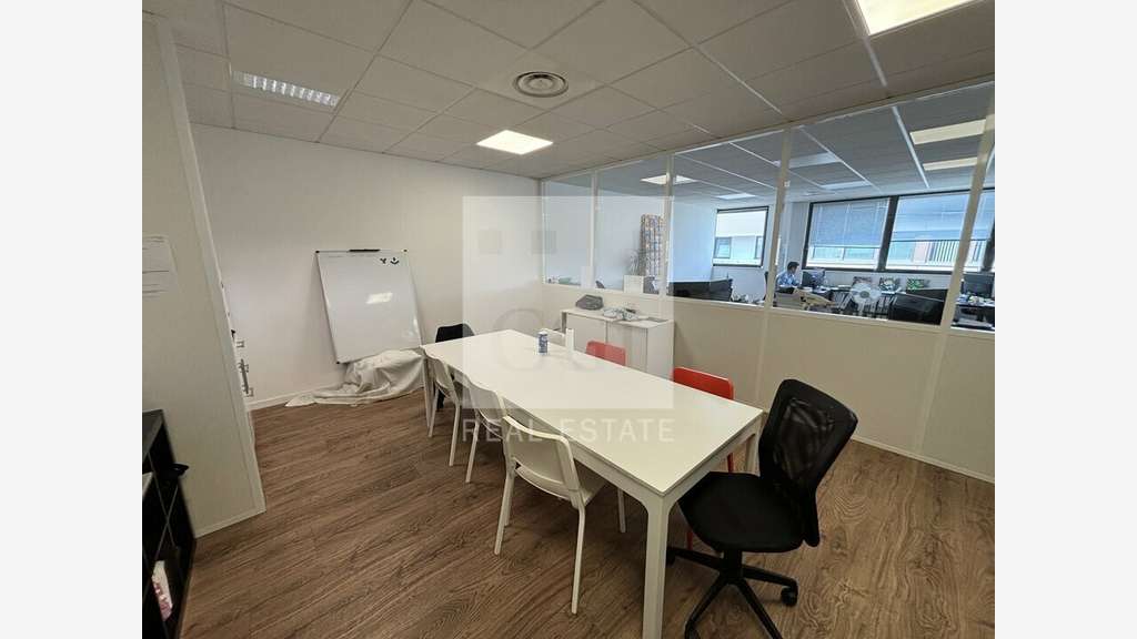Bureaux 149m² à louer à Cailloux-sur-Fontaines
