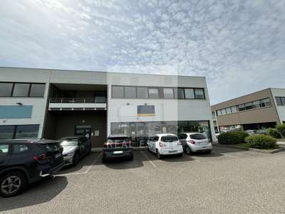 Bureaux 149m² à louer à Cailloux-sur-Fontaines