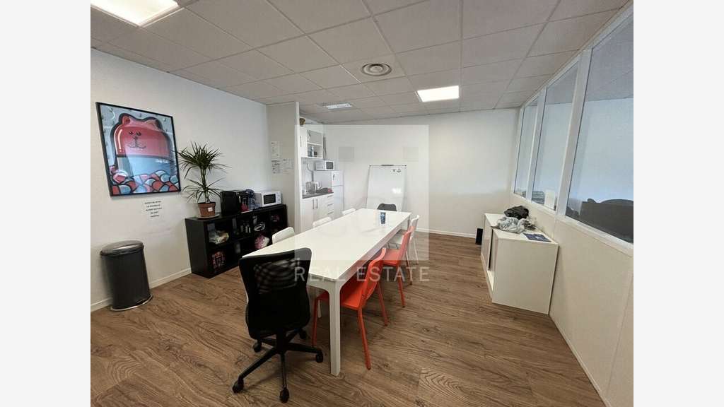 Bureaux 149m² à louer à Cailloux-sur-Fontaines