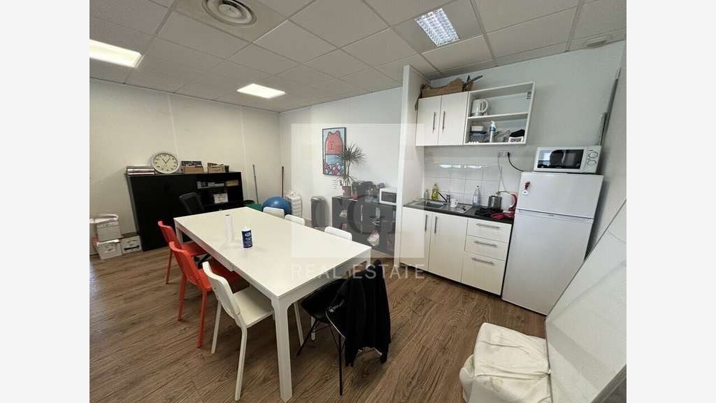 Bureaux 149m² à louer à Cailloux-sur-Fontaines