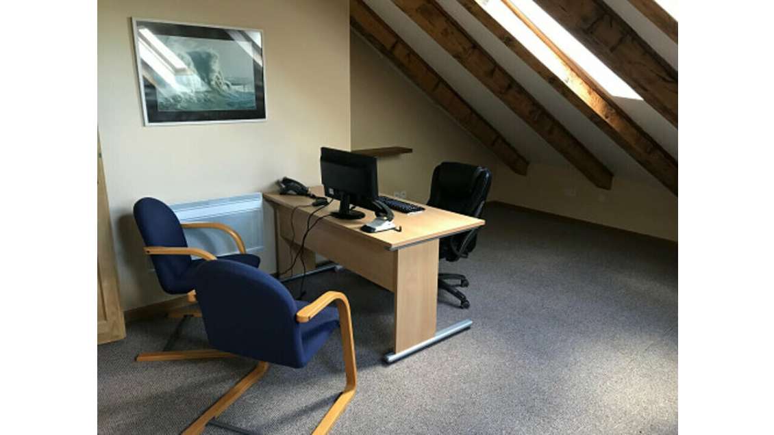 Bureaux de 9 à 15m² à louer sortie de Calais A16