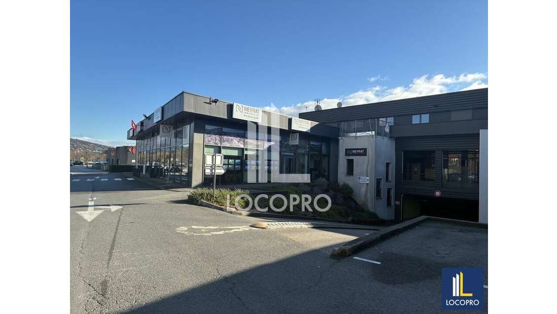 A louer bureaux 96m² zone commerciale de Callian