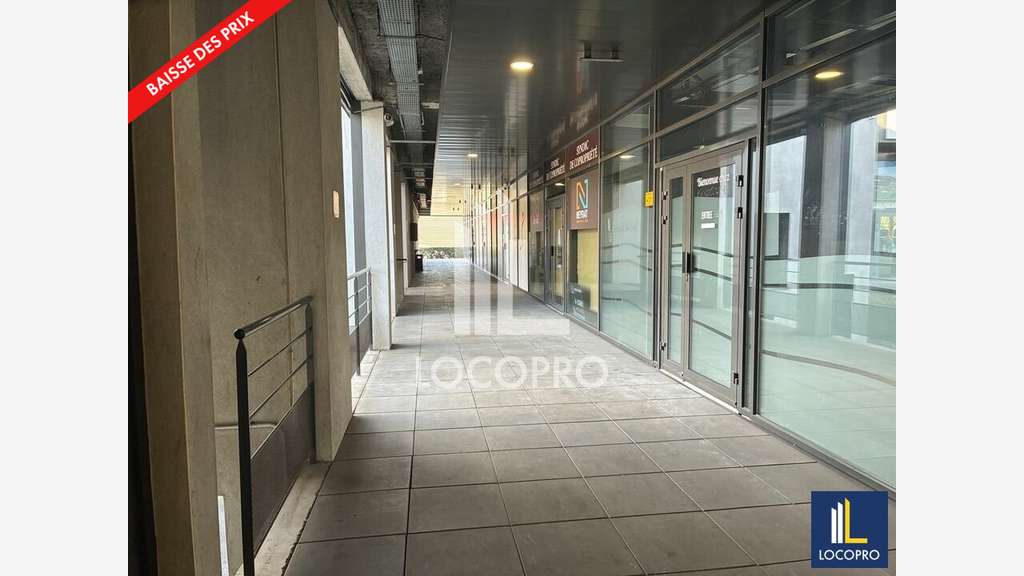 A louer bureaux 96m² zone commerciale de Callian
