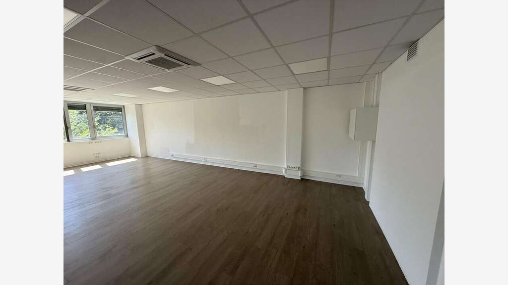 Bureaux 172m² R+1 à louer à Caluire-et-Cuire