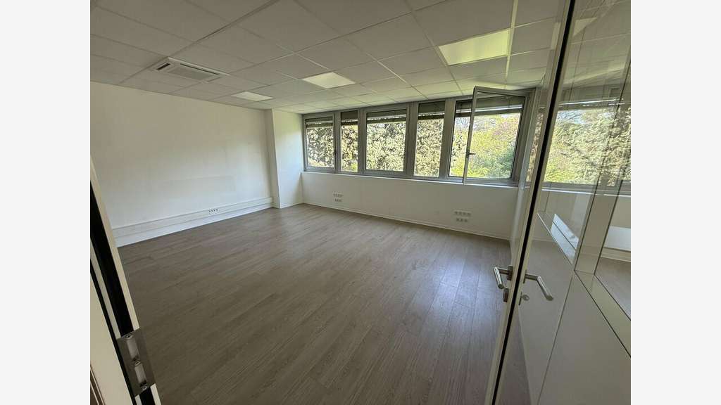 Bureaux 172m² R+1 à louer à Caluire-et-Cuire