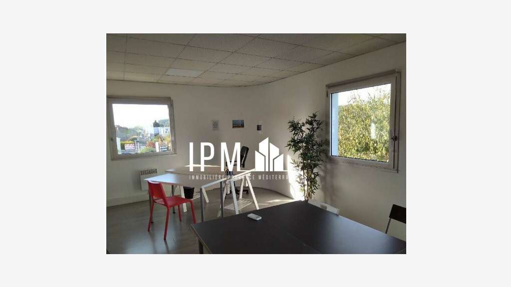 Bureaux 113m² à louer Camp Major Aubagne 13400