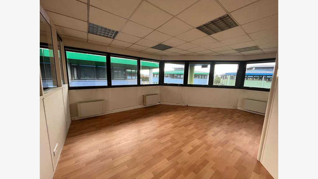 A louer bureaux 275m² R+1 en ZA à Canéjan A63