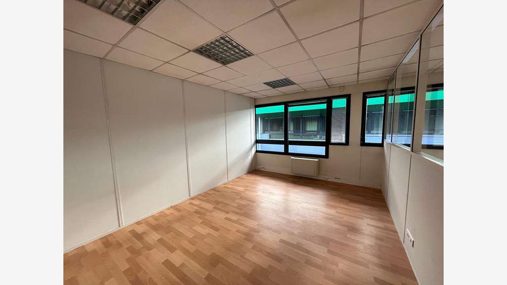 Bureaux 275m² à louer zone activité à Canéjan A63