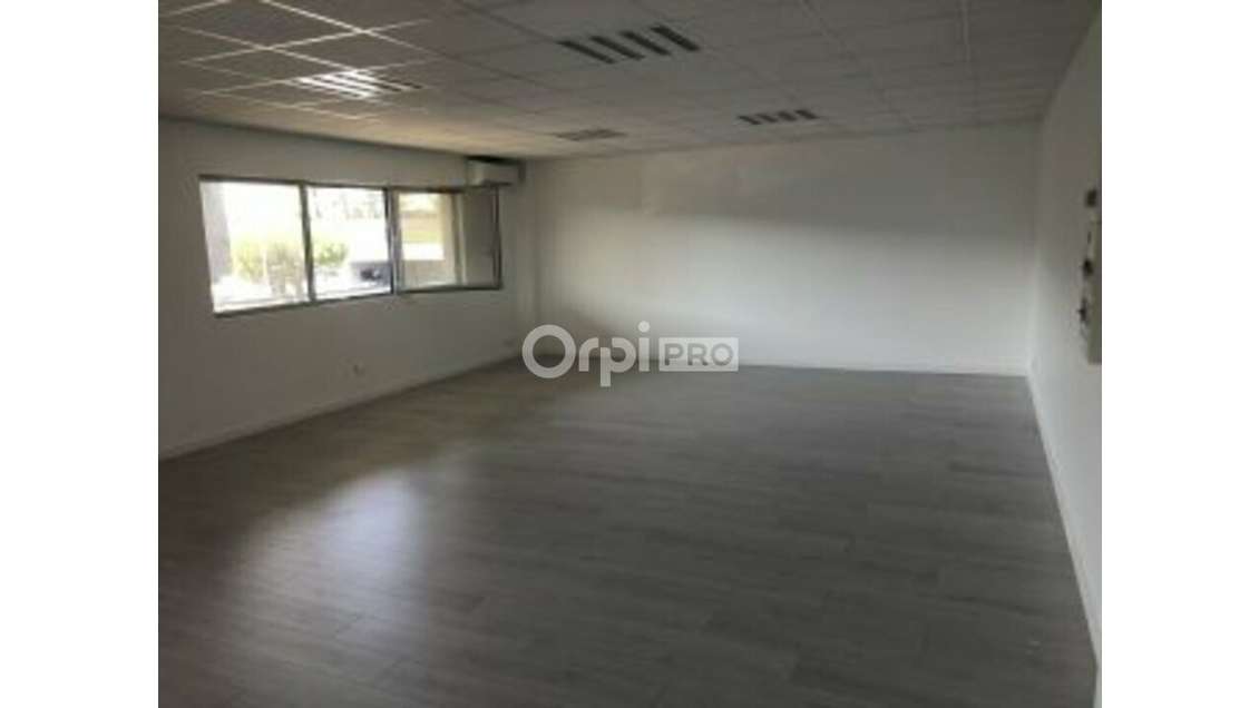 A louer bureau neuf lumineux 72m² à Canéjan  