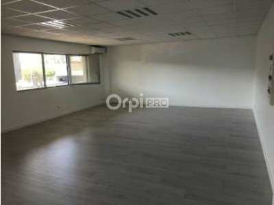 A louer bureau neuf lumineux 72m² à Canéjan  