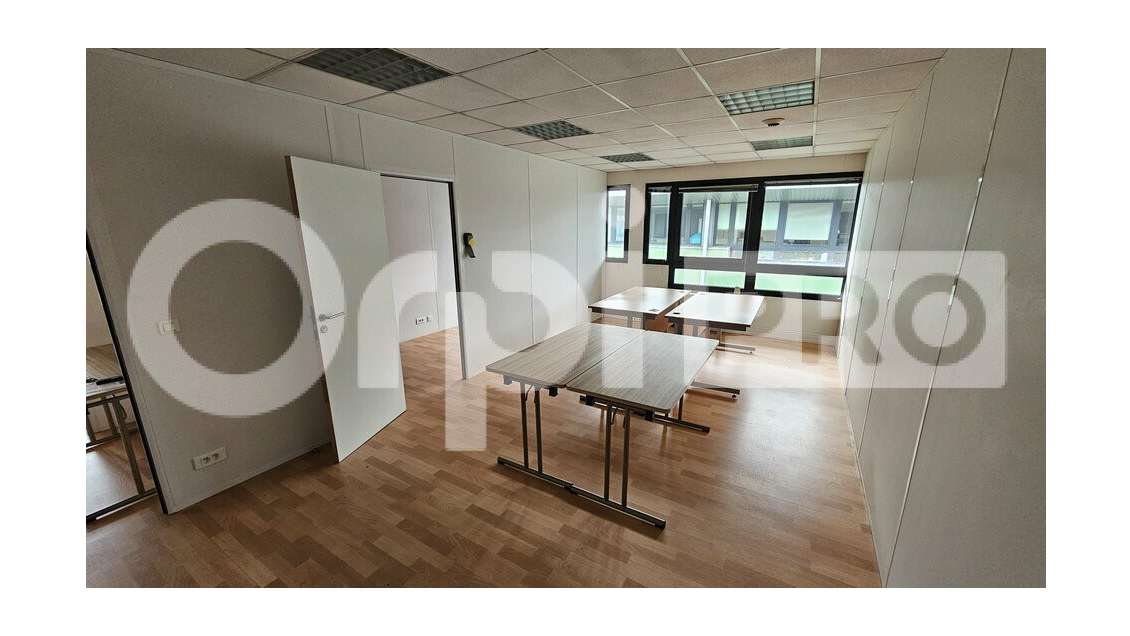 Bureaux lumineux aménagés à louer à Canéjan