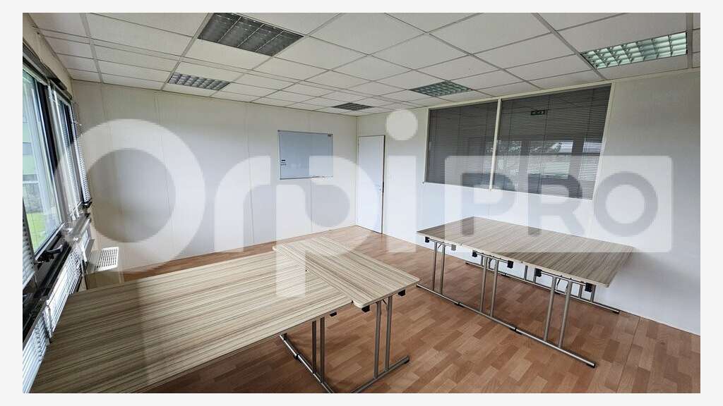 Bureaux lumineux aménagés à louer à Canéjan