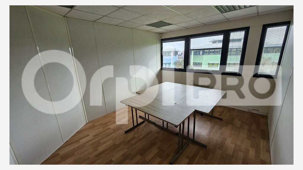 Bureaux lumineux aménagés à louer à Canéjan