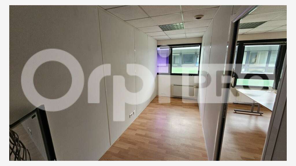 Bureaux lumineux aménagés à louer à Canéjan