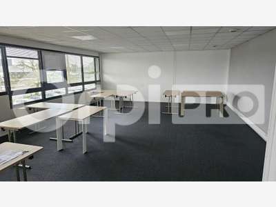 Bureau lumineux 117m² R+1 à louer à Canéjan